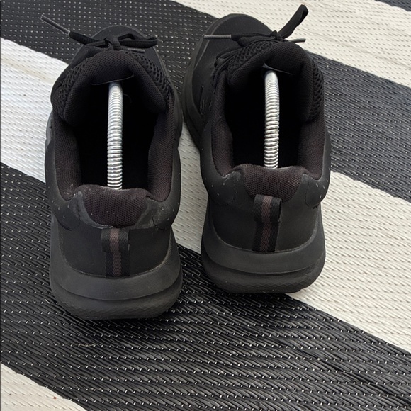 Under Armour charged Men's Black Athletic Sneakers 10 - Picture 4 of 6